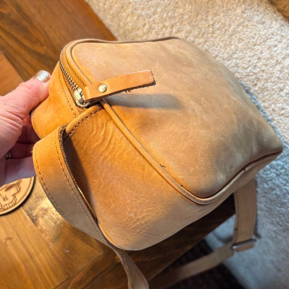 Duluth Trading Co. Tan Leather Crossbody Bag - Picture 8 of 16
